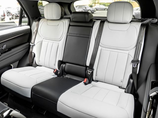 New 2026 Giola Green Land Rover Dynamic SE image 21