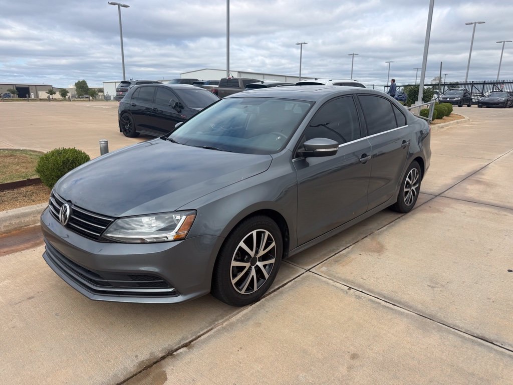 Used 2017 Platinum Gray Metallic Volkswagen 1.4T SE image 1