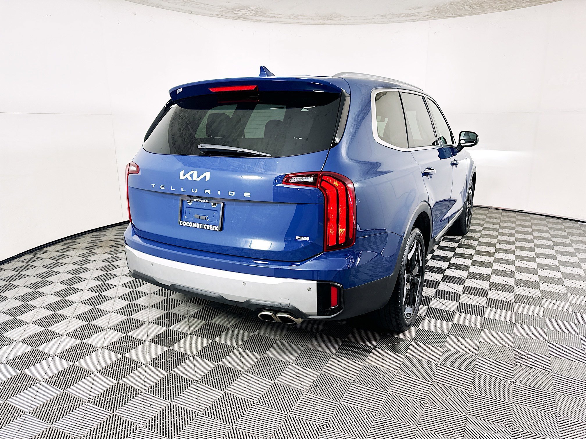 Used 2023 Midnight Lake Blue Kia S image 3
