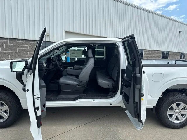 New 2026 Oxford White Ford XL image 16