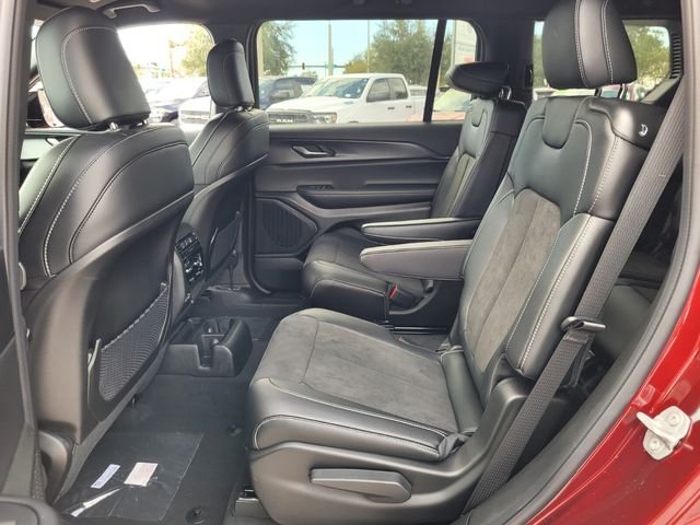 New 2025 Velvet Red Pearl-Coat Exterior Paint Jeep Altitude image 14