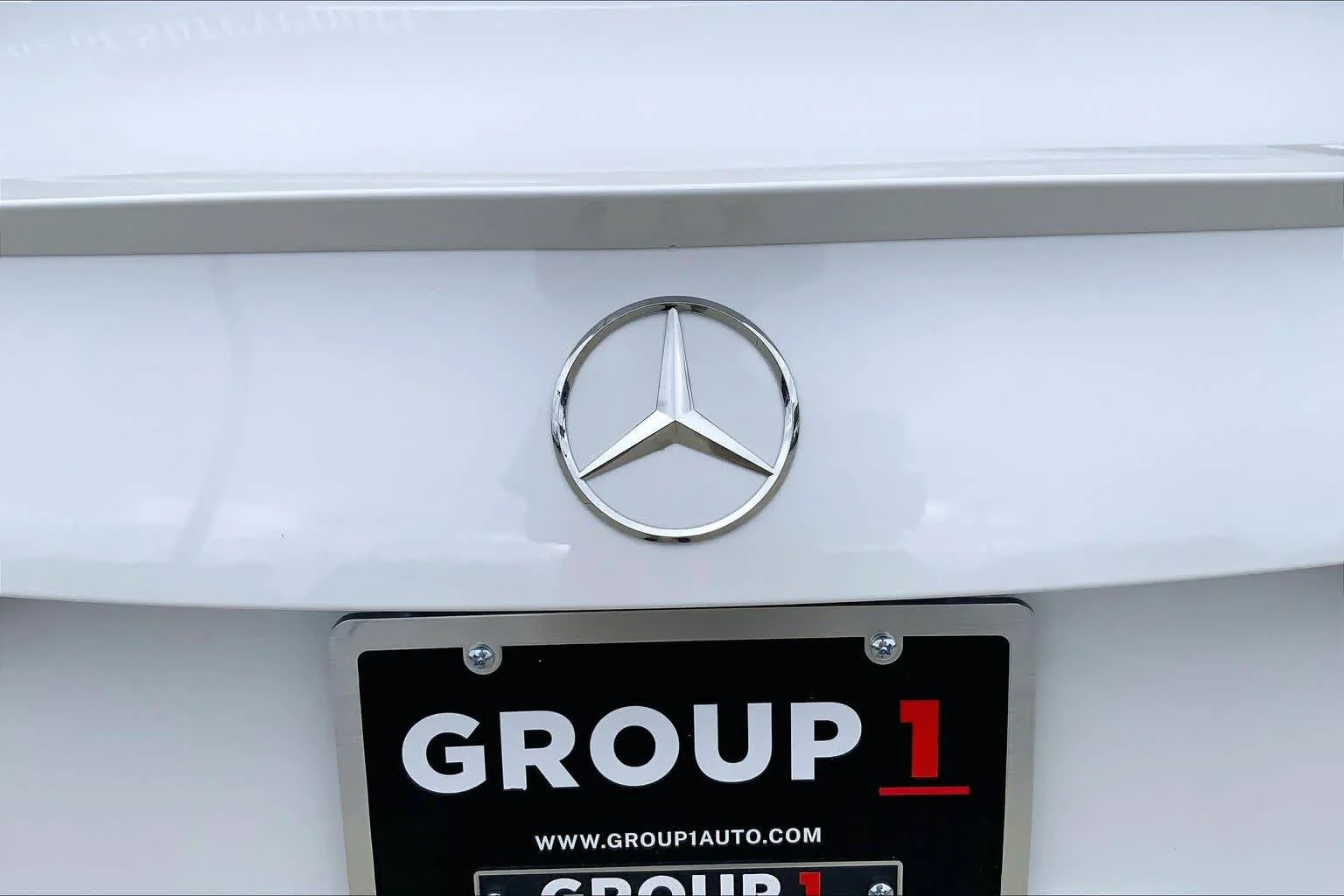 New 2026 MANUFAKTUR Moonlight White Metallic Mercedes-Benz C 300 image 15