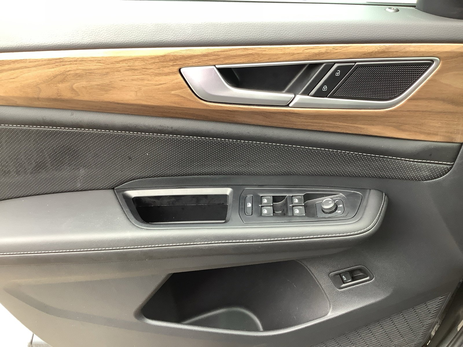 2025 Volkswagen Atlas SE w/Tech - Photo 28