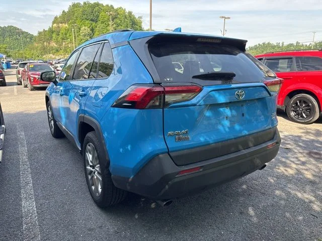 Used 2019 Blue Toyota XLE Premium image 4
