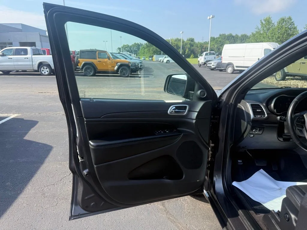 Used 2018 Gray Jeep Altitude image 11