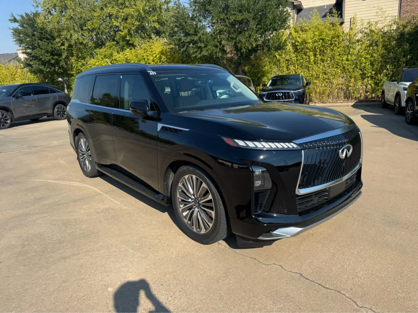 Certified Used 2027 Black Obsidian INFINITI LUXE image 2
