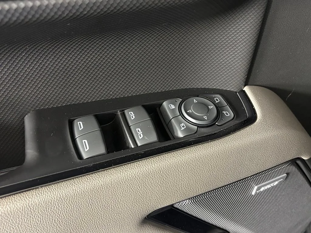 Used 2022 Black Chevrolet ZR2 image 18