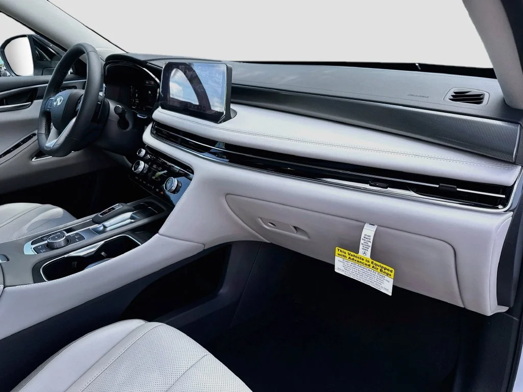 New 2027 White INFINITI LUXE image 32