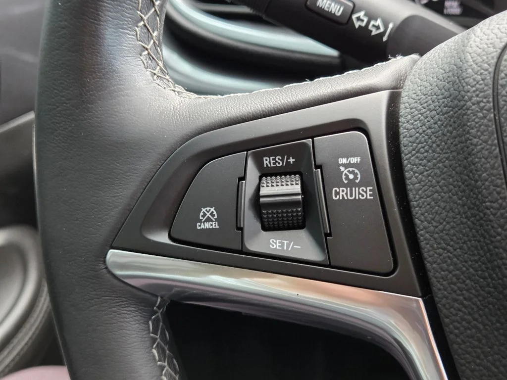 Used 2022 Blue Buick Preferred image 29