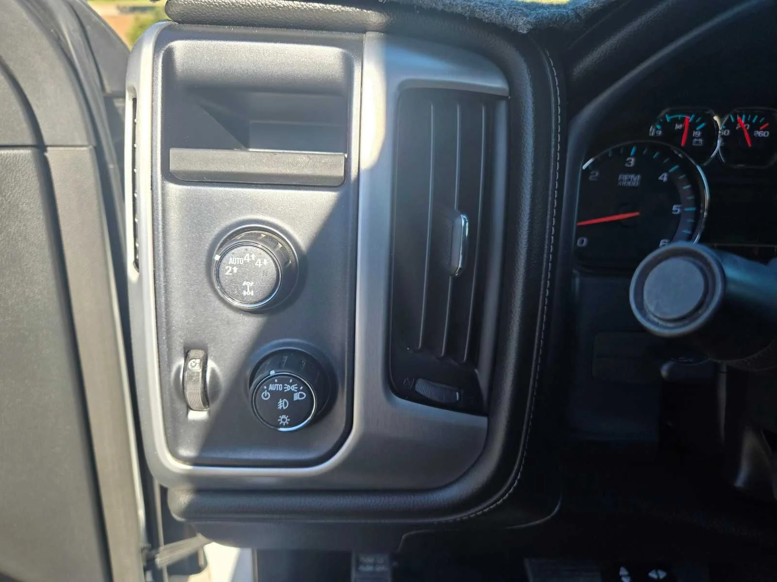 Used 2018 SUMMIT WHITE GMC SLT image 21