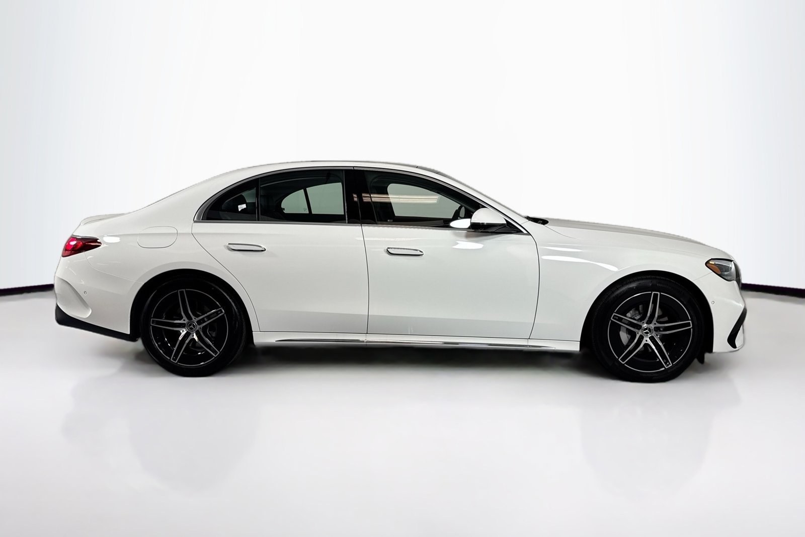 New 2026 Polar White Mercedes-Benz E 350 image 4