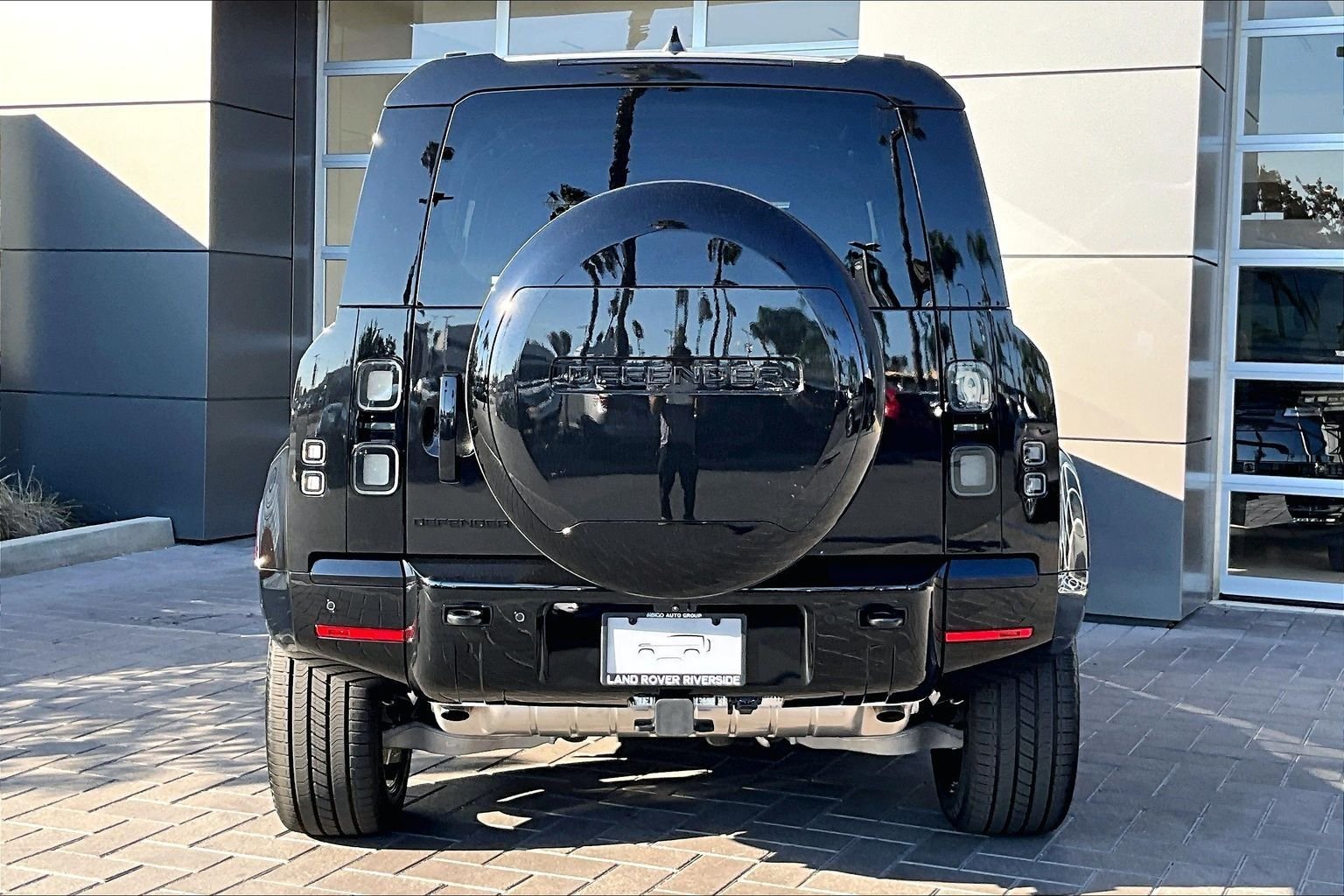 New 2026 Santorini Black LAND ROVER X-Dynamic SE image 4