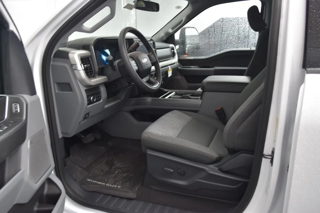 New 2026 Oxford White Ford F-350® XLT image 8
