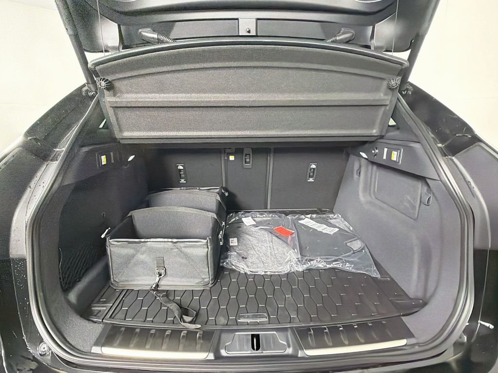 New 2026 Santorini Black Jaguar P250 R-Dynamic S image 28