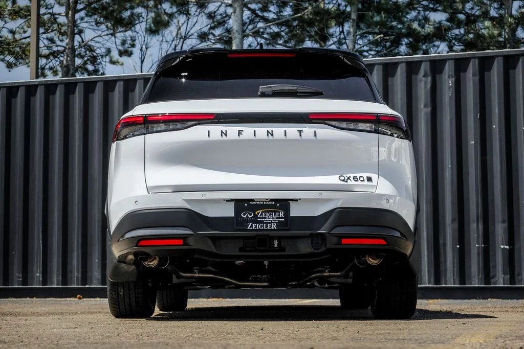 New 2027 2T RAD WHT INFINITI Autograph AWD image 8