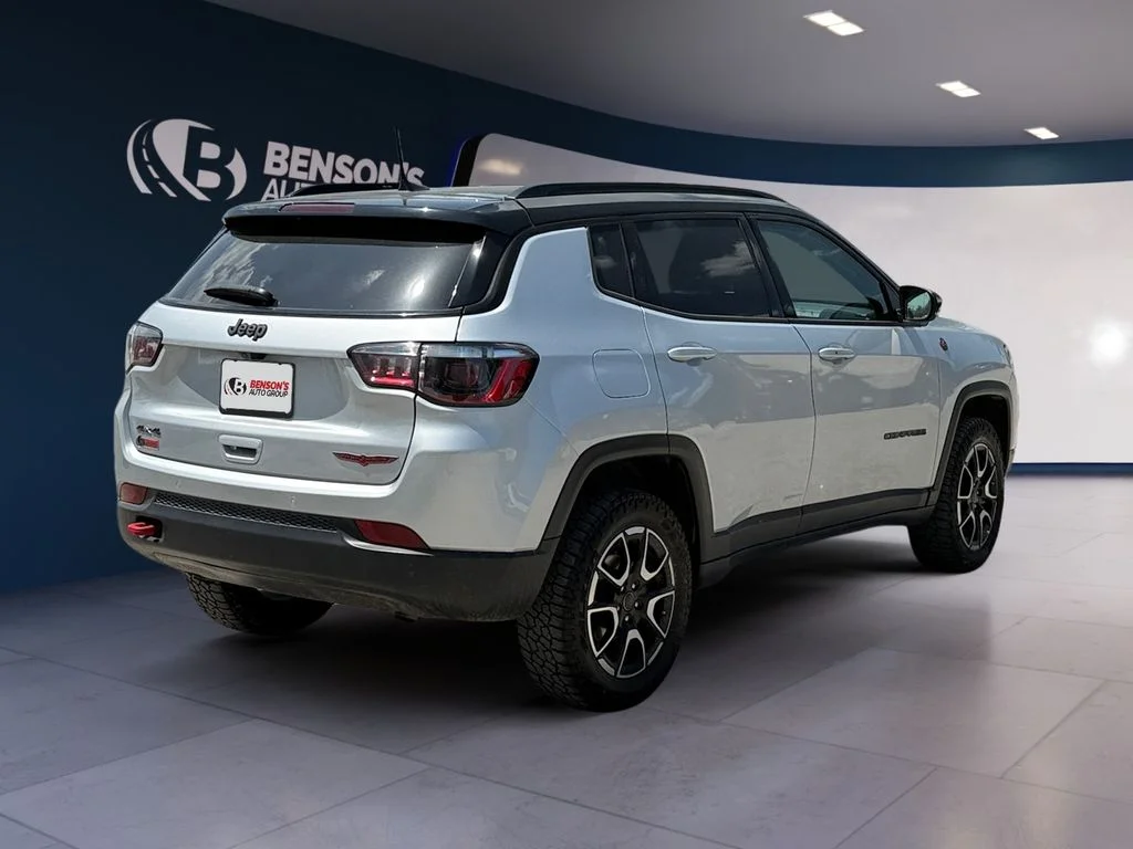 Used 2025 Silver Jeep Trailhawk image 5