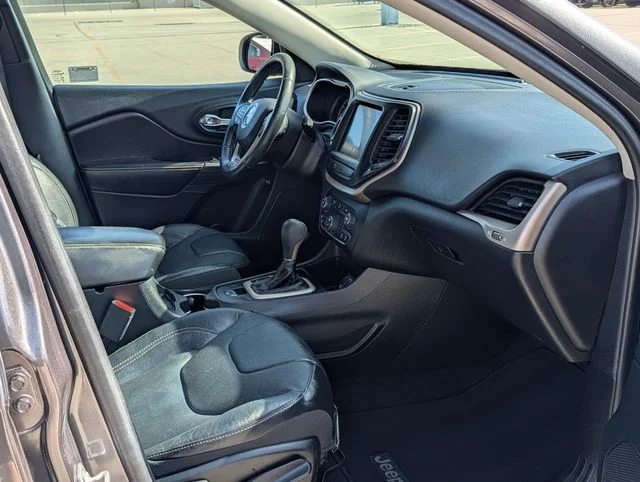 Used 2016 Gray Jeep Limited image 9