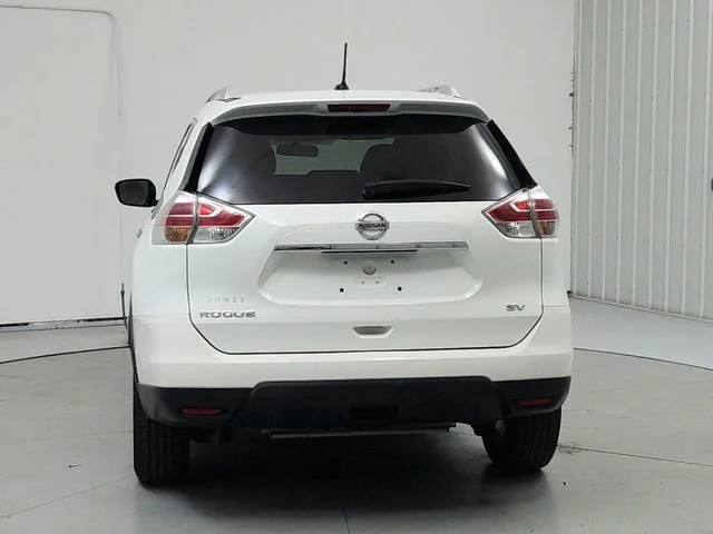 Used 2016 White Nissan SV image 6