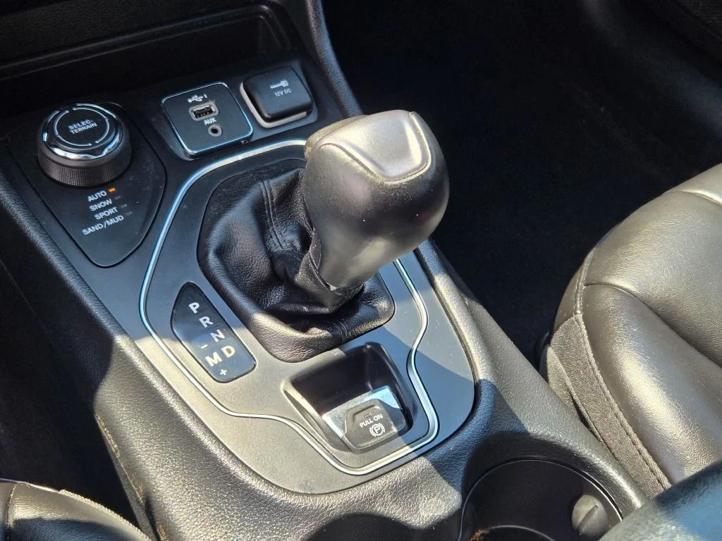 Used 2019 Gray Jeep Latitude Plus image 29