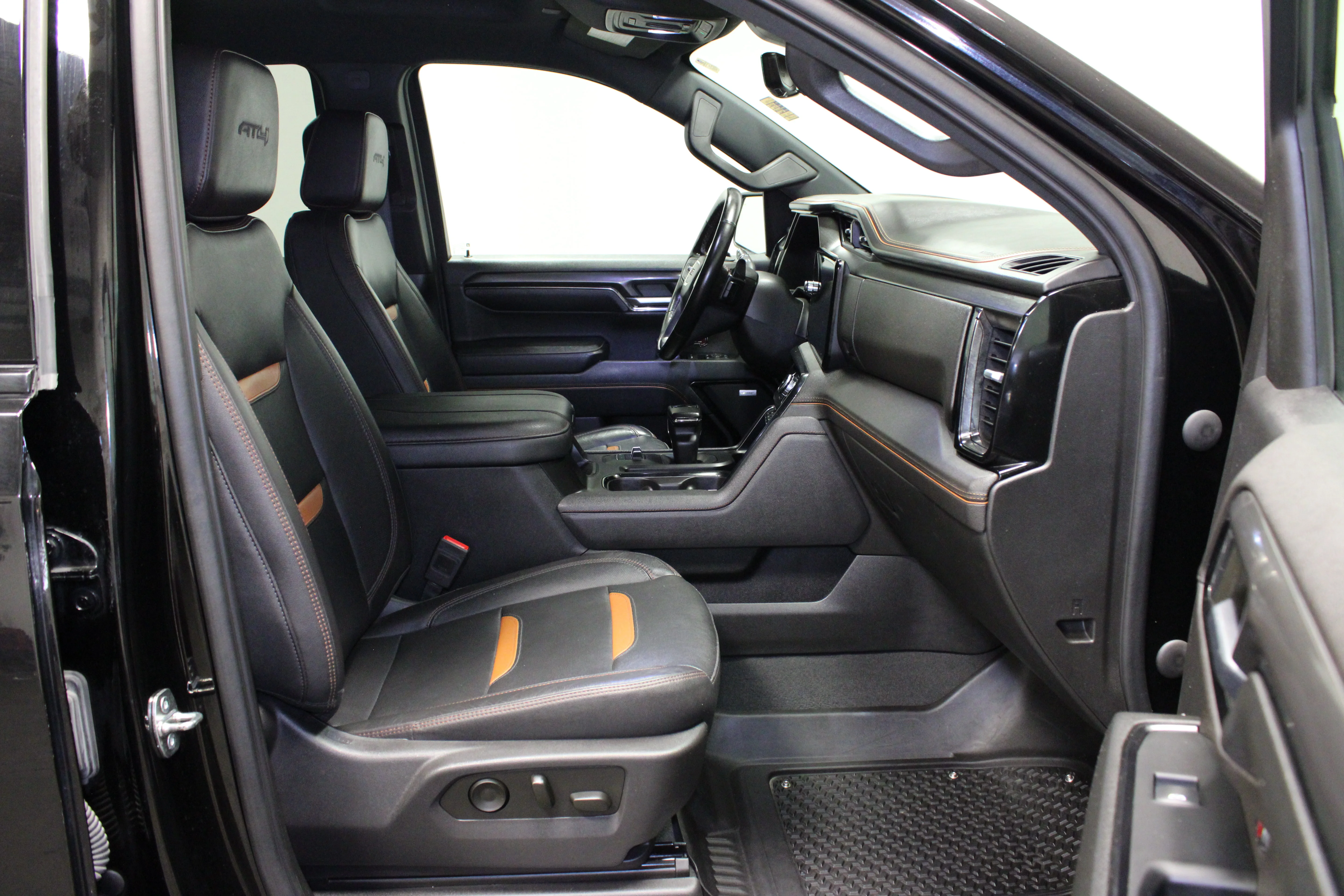 Used 2023 Onyx Black GMC AT4 image 15
