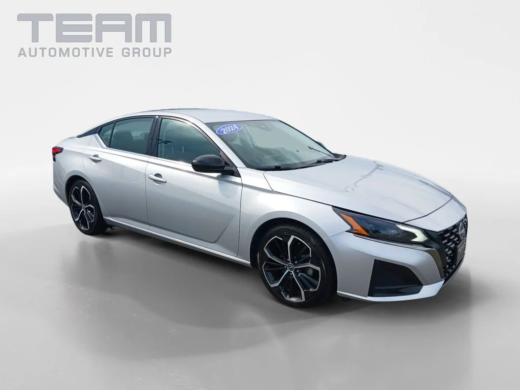 Used 2024 Silver Nissan 2.5 SR image 1
