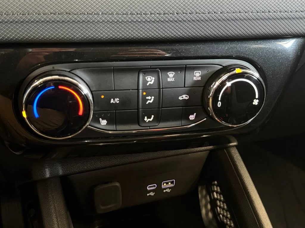 Used 2024 Summit White Chevrolet LT image 23
