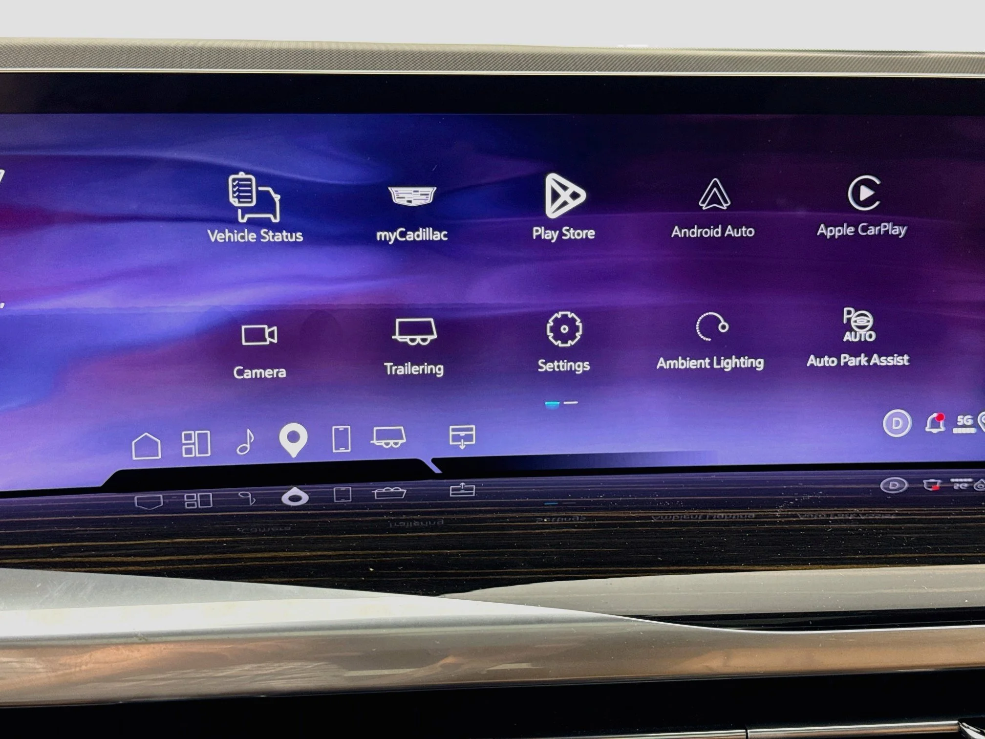 Used 2025 Crystal White Tricoat Cadillac Premium Luxury image 17