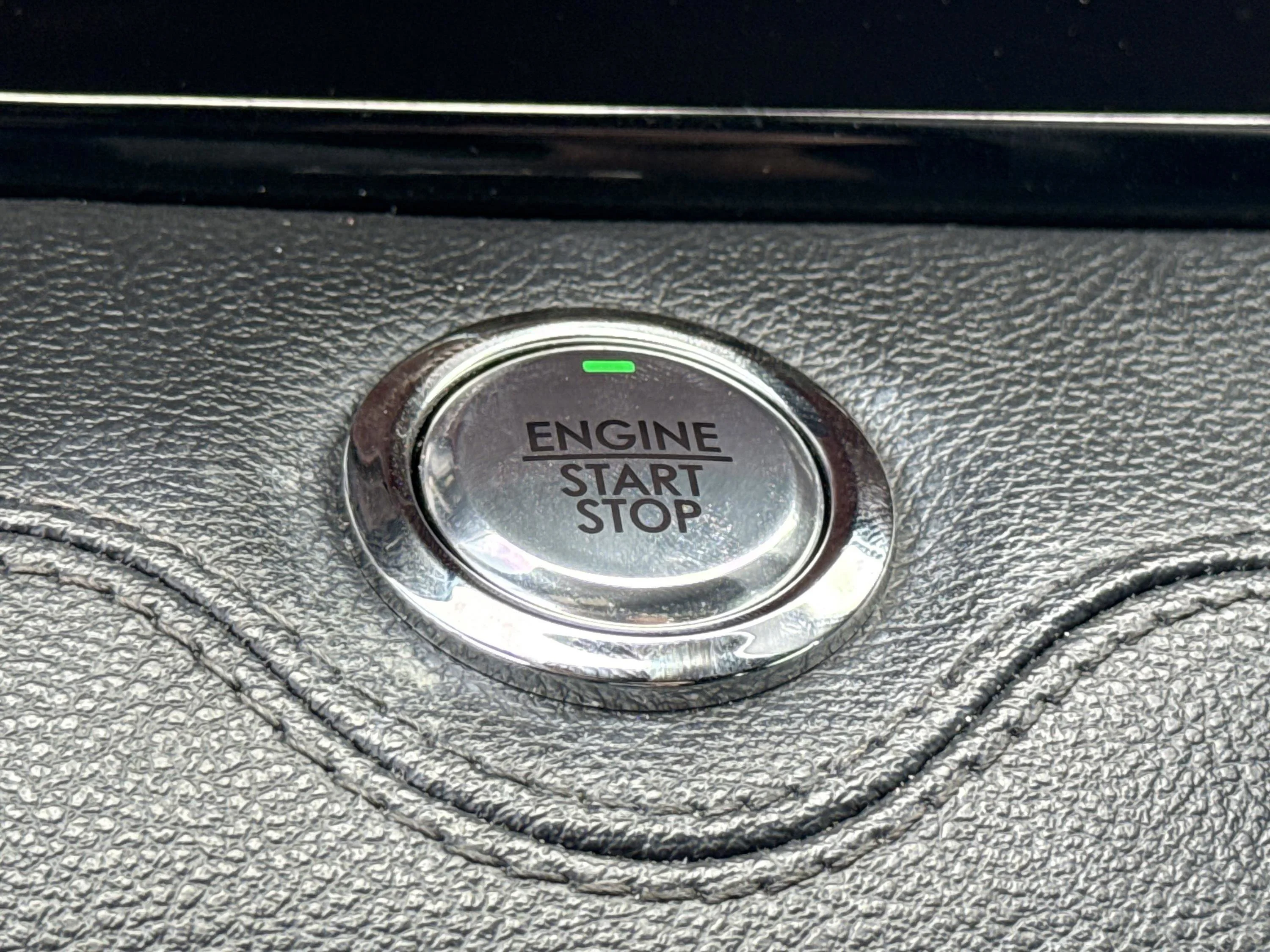Used 2024 Pristine White Metallic Tri-Coat Lincoln Reserve image 18