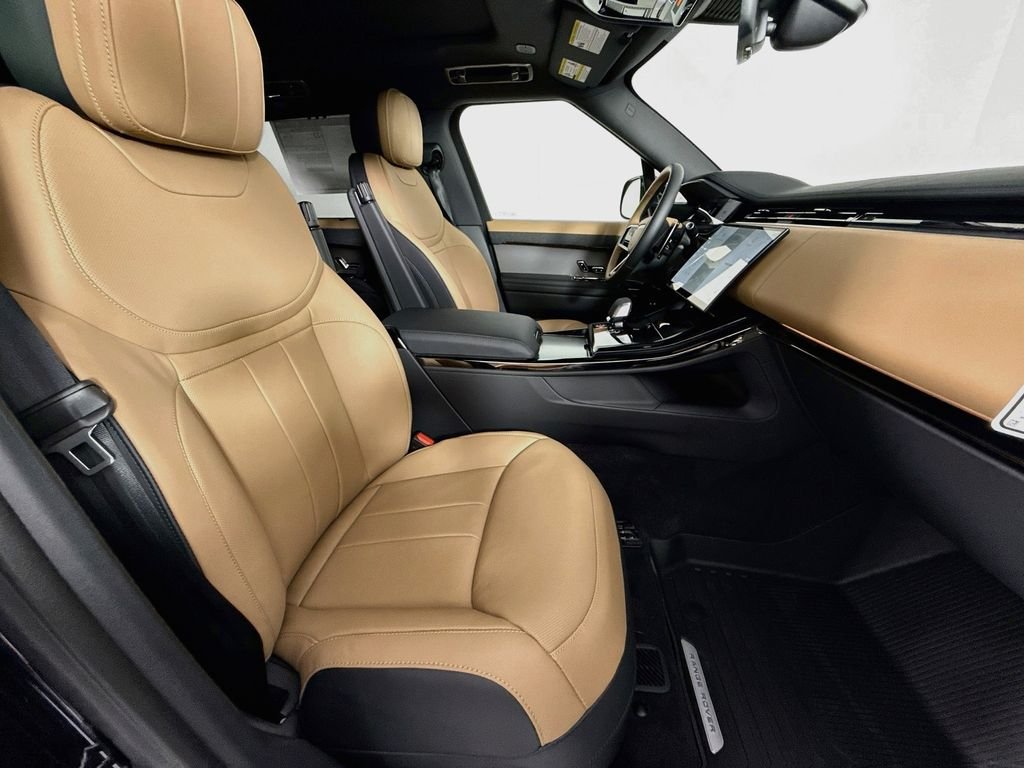 New 2026 Santorini Black Land Rover Dynamic SE image 23