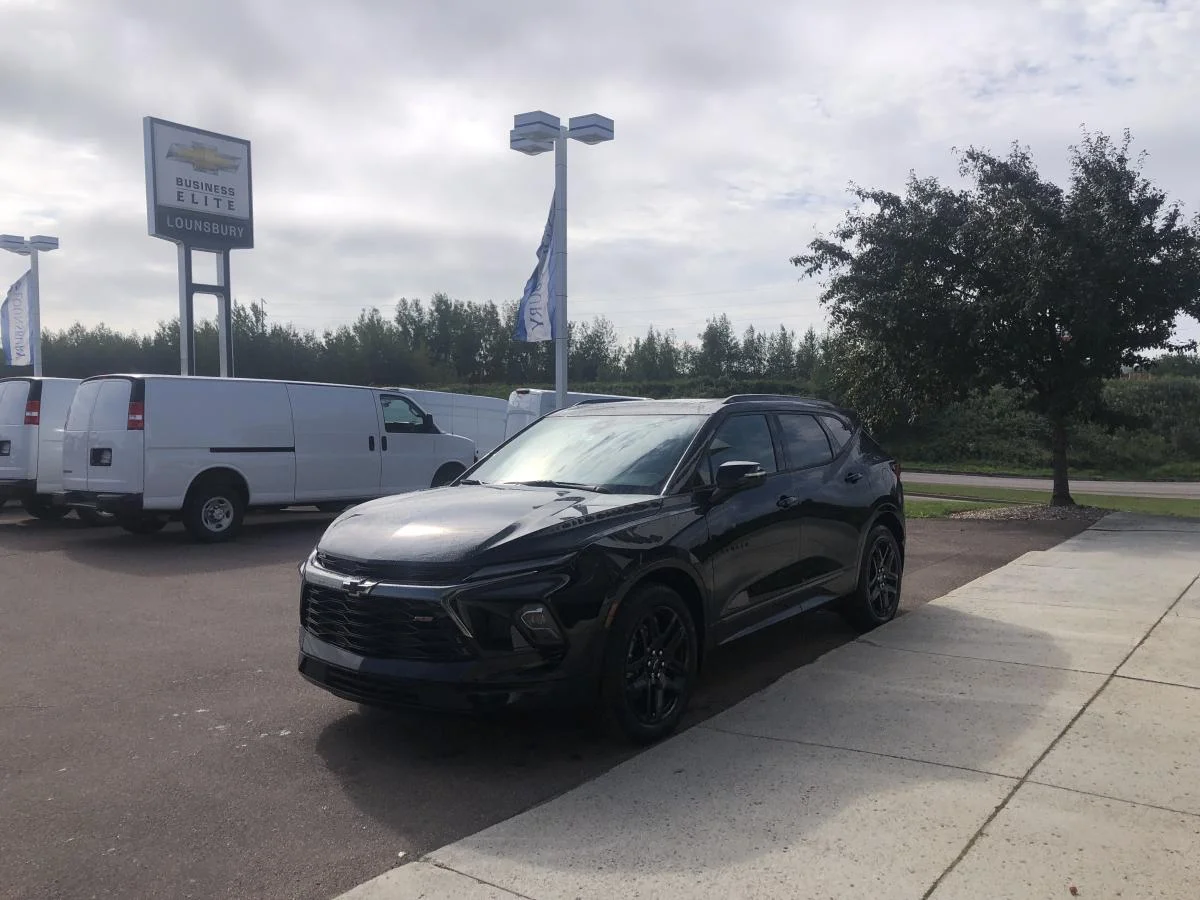 New 2026 Black Chevrolet Awd 4dr Rs image 5