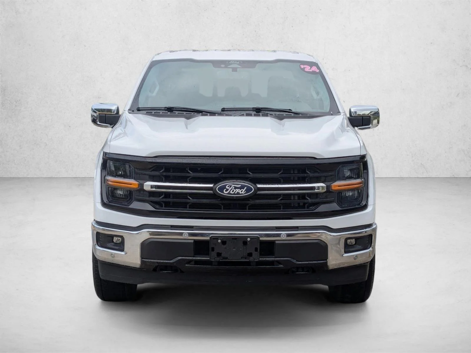 Used 2024 Oxford White Ford XLT image 2