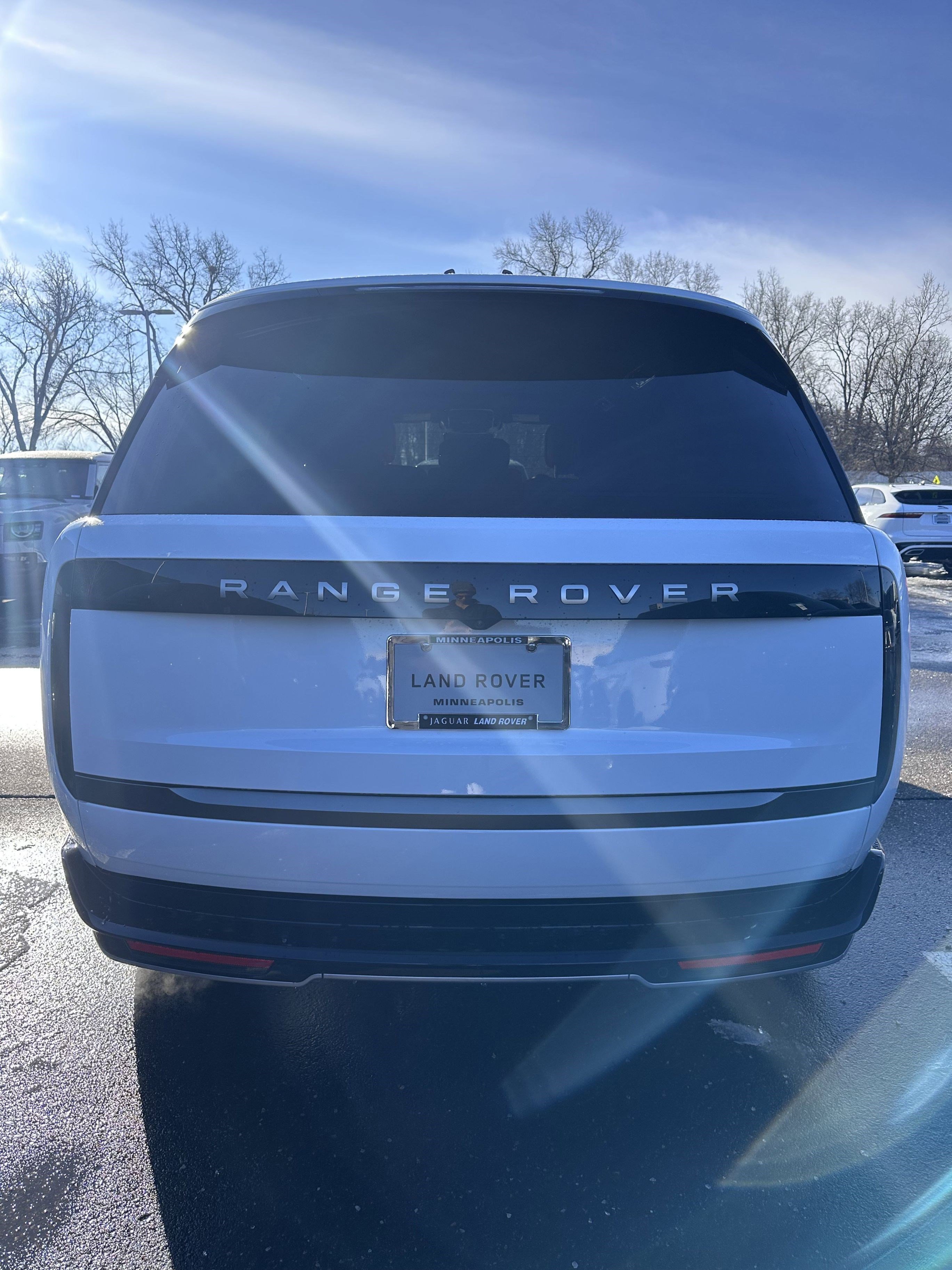 New 2026 Fuji White LAND ROVER SE PHEV image 5