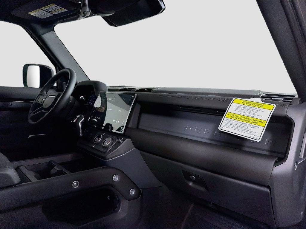 New 2026 Santorini Black Land Rover X-Dynamic SE image 31