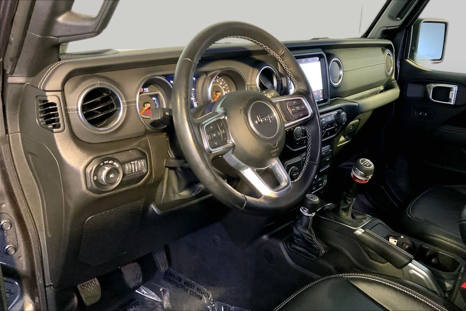 Used 2022 Granite Crystal Metallic Clearcoat Jeep Unlimited Sahara image 18