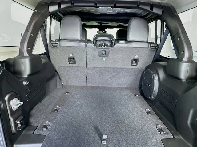 2025 Jeep Wrangler 4-Door Sahara - Photo 24