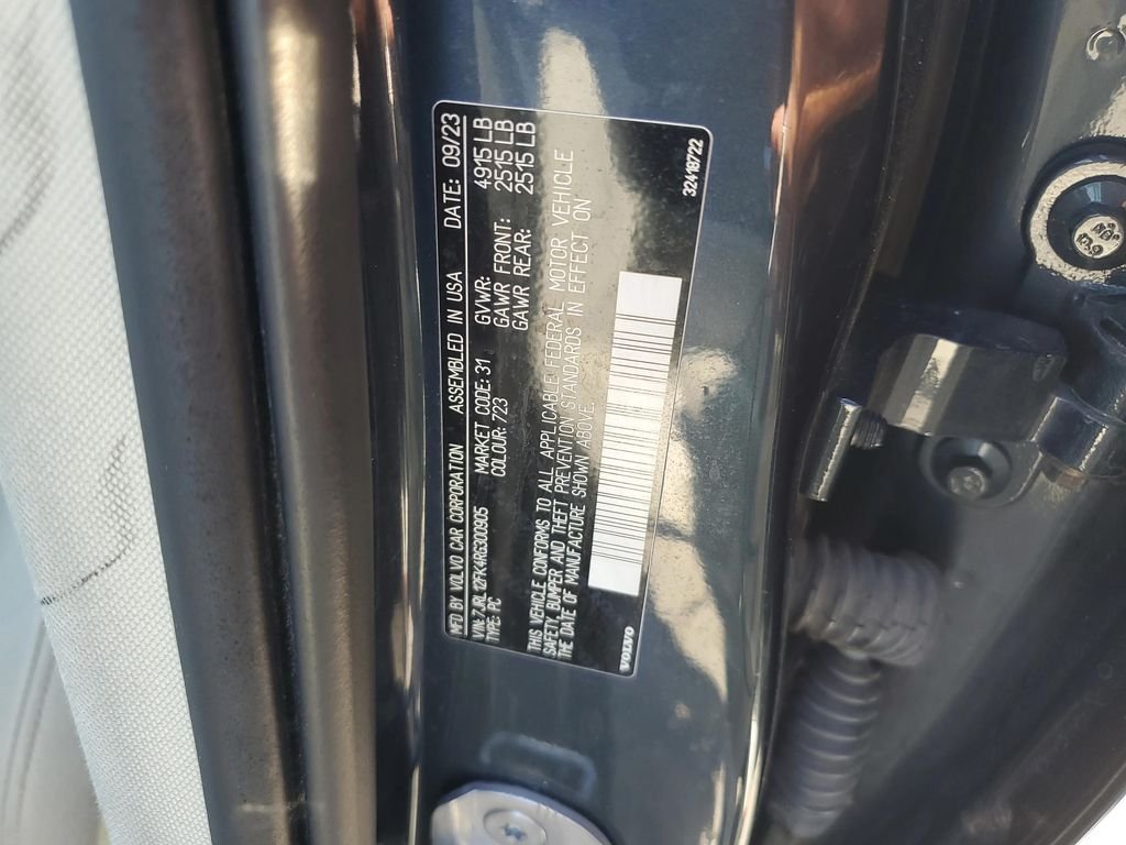 Used 2024  Volvo B5 Core Dark Theme image 20