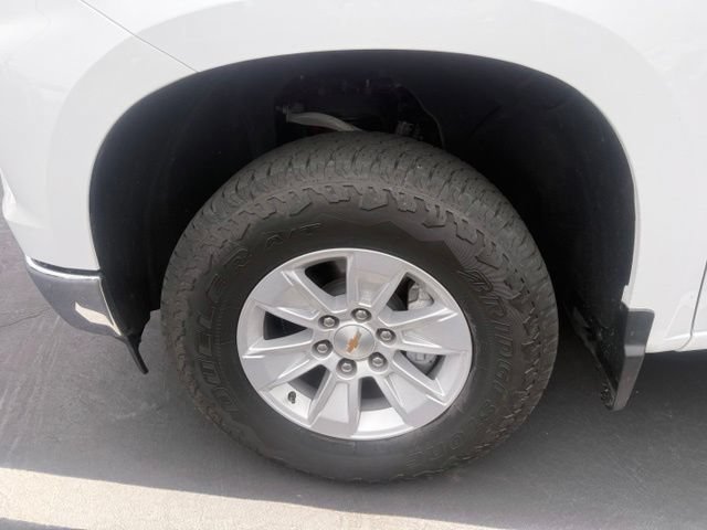 Used 2025 Summit White Chevrolet LT image 11