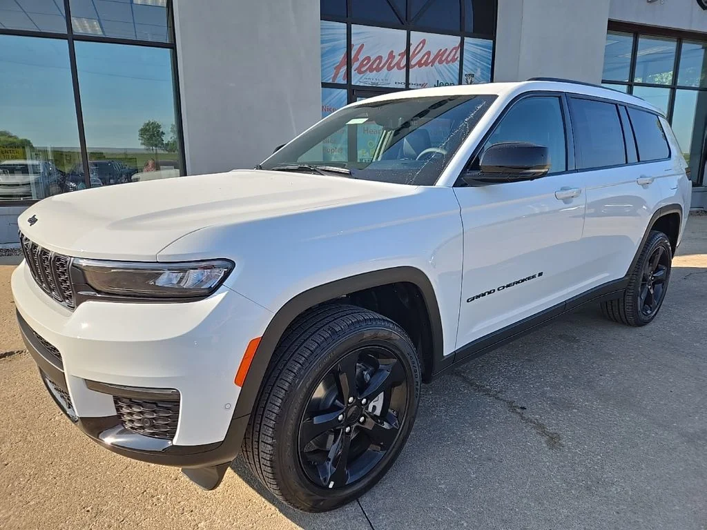Used 2025 Jeep Grand Cherokee L Limited with VIN 1C4RJKBG8S8736795 for sale in Kansas City