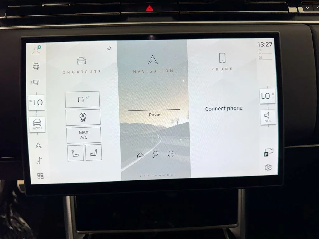 New 2026 Eiger Grey Land Rover SE image 15