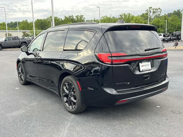 Used 2025 Black Chrysler Limited image 6