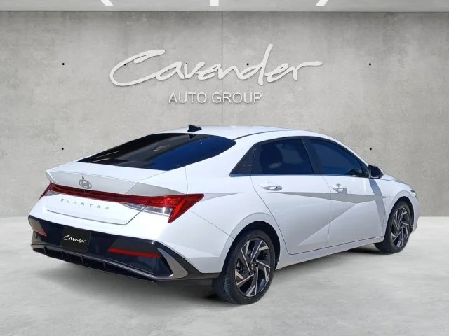Used 2024 White Hyundai SEL image 17