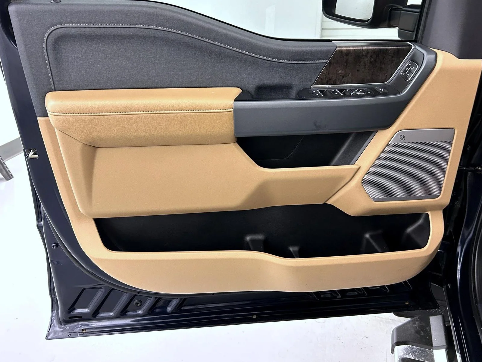 Used 2023 Blue Ford Lariat image 9