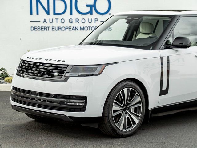 New 2026 Fuji White Land Rover SE image 2