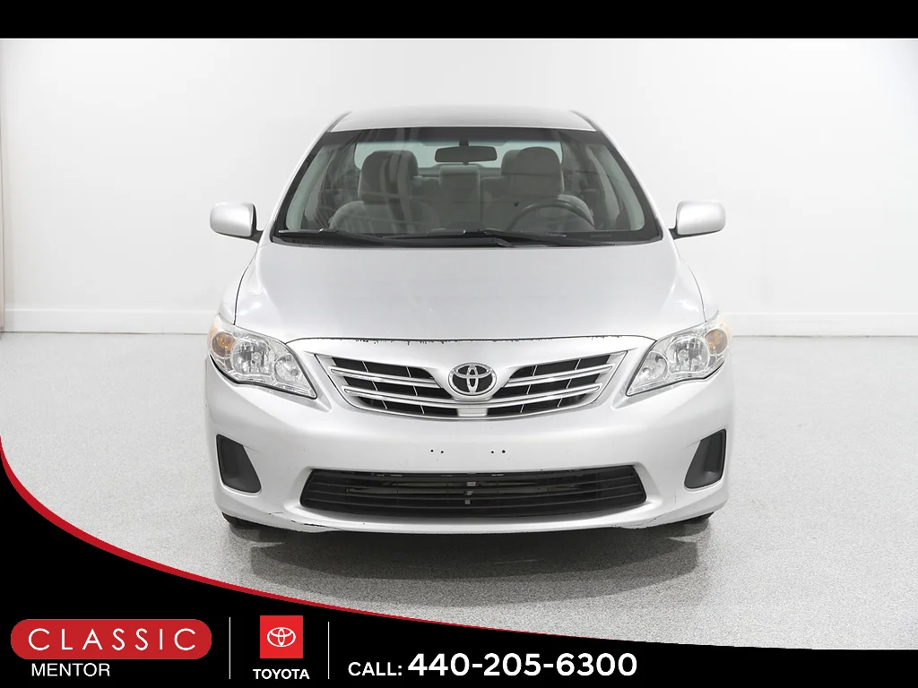 Used 2013 Classic Silver Metallic Toyota LE image 2