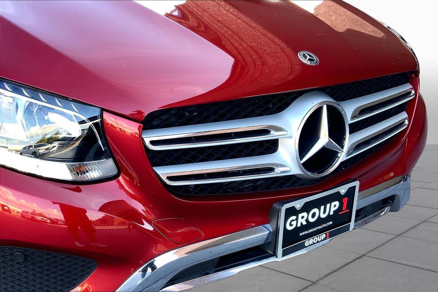 Used 2017 designo Cardinal Red Metallic Mercedes-Benz GLC 300 image 29