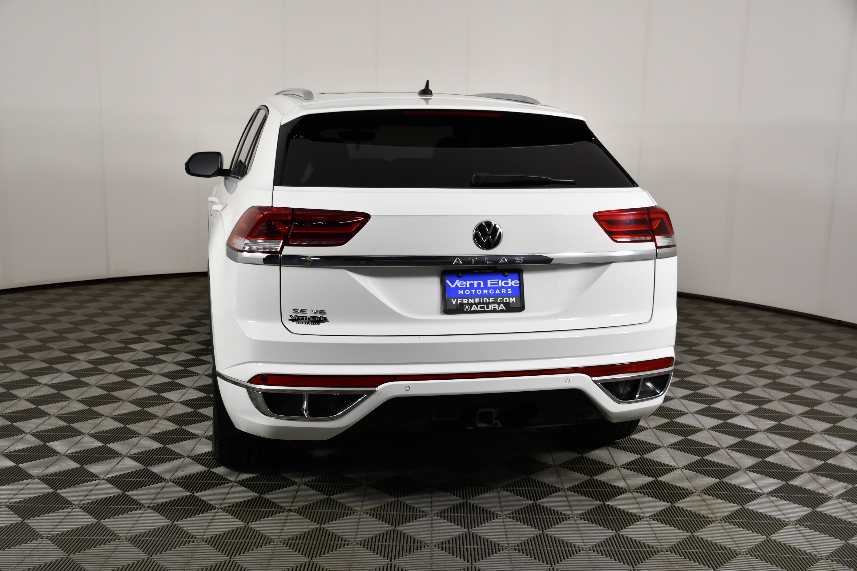 Used 2021 Pure White Volkswagen 3.6L V6 SE w/Technology R-Line image 7