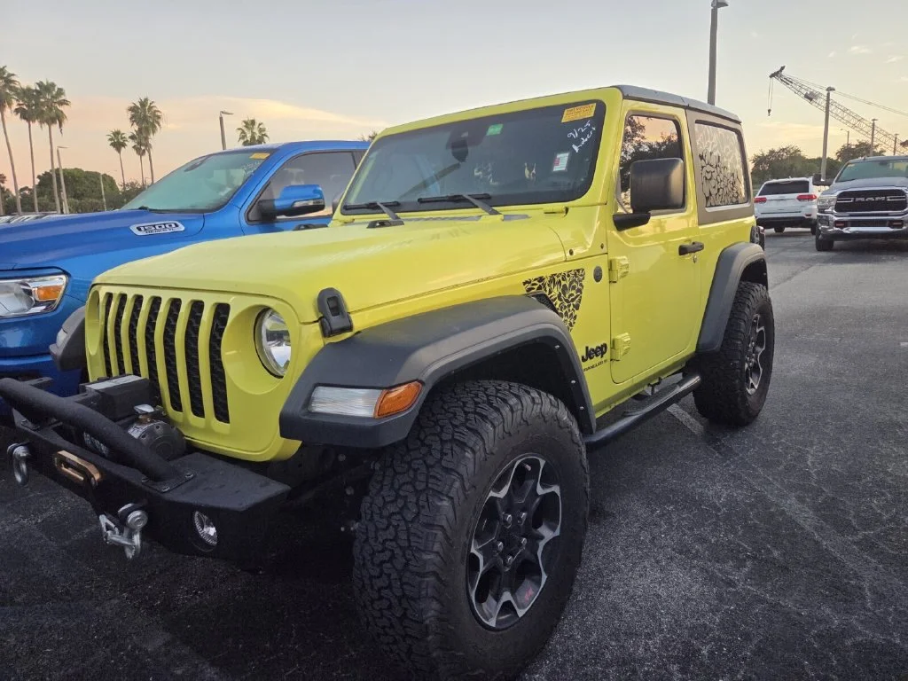 Used 2024 High Velocity Clearcoat Jeep Sport S image 3