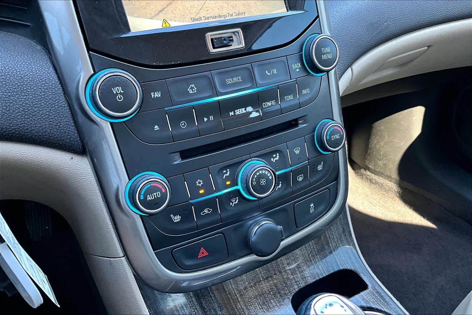 Used 2015 Iridescent Pearl Tricoat Chevrolet LT image 31