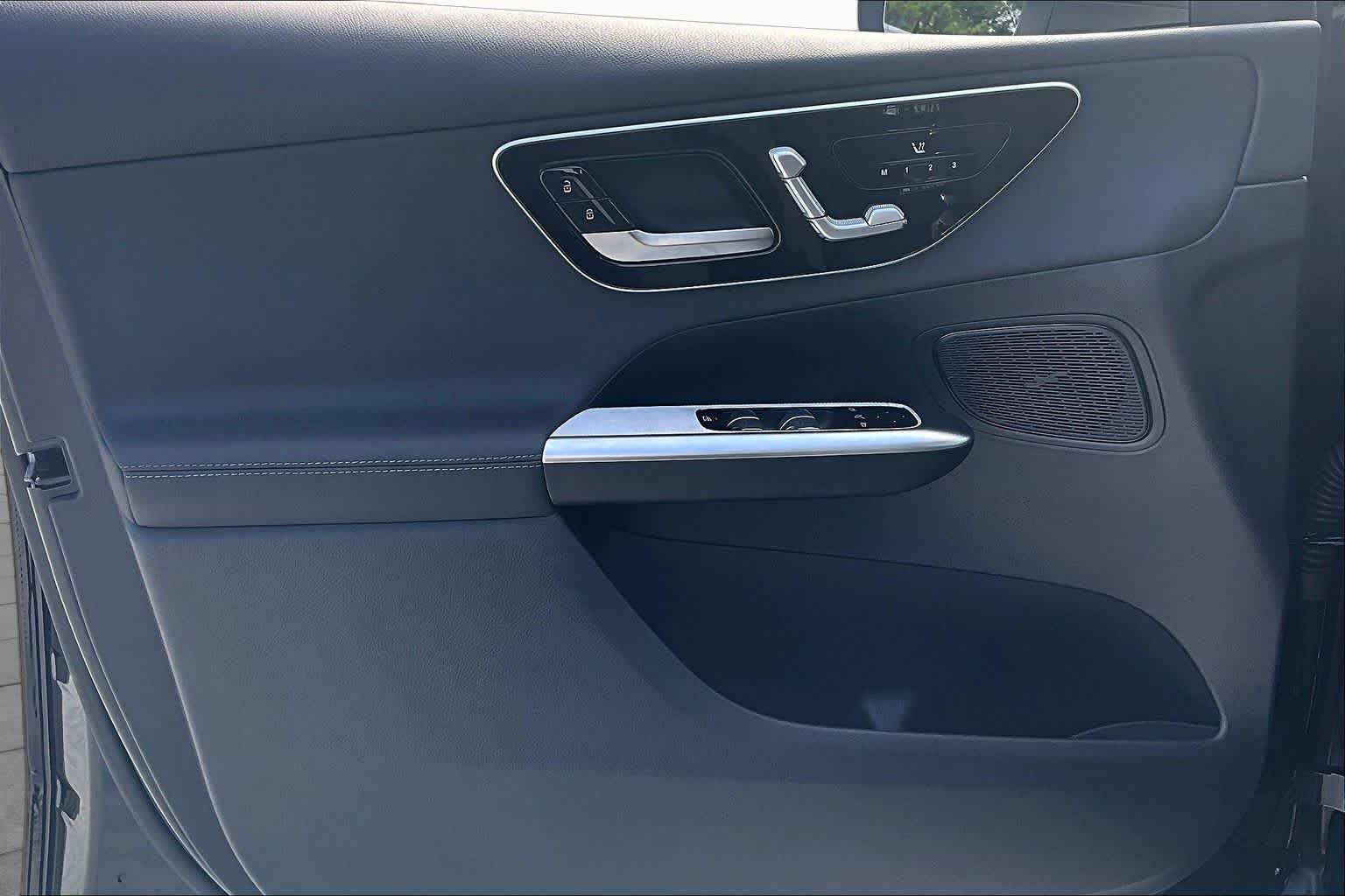 Used 2025 Obsidian Black Metallic Mercedes-Benz GLC 350e image 22
