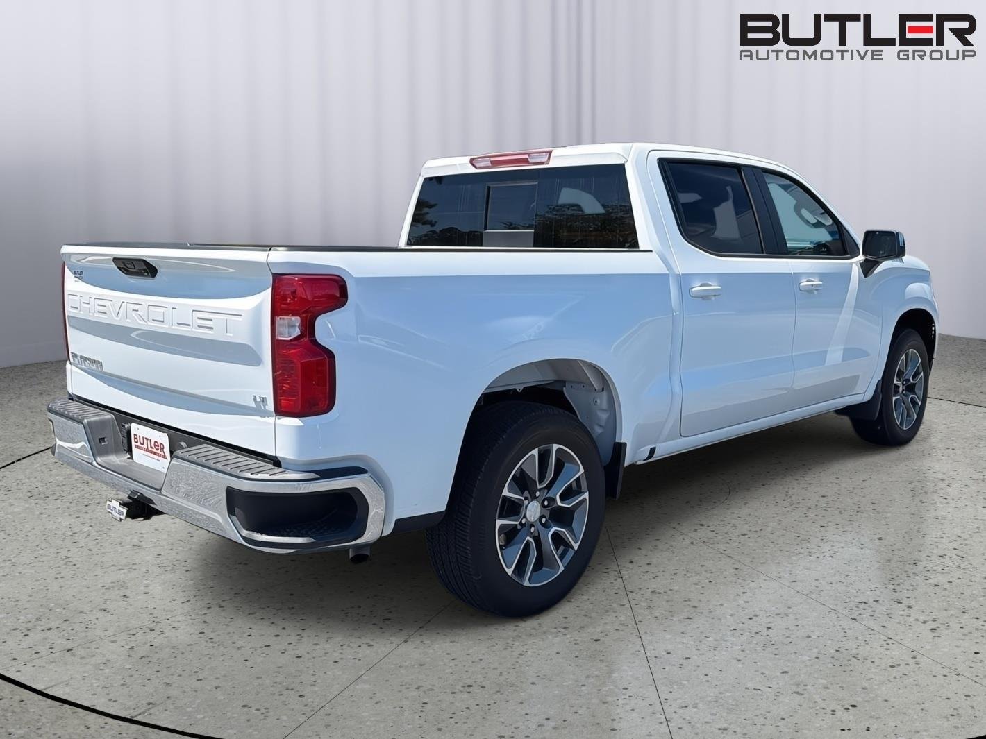 Used 2025 Summit White Chevrolet LT image 6
